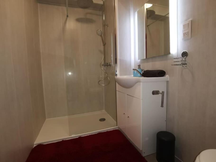 N1 F2 40M2 Avec Petit Jardin Apartman Hérouville-Saint-Clair Kültér fotó
